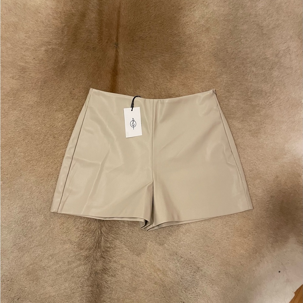 Stradivarius High Waist Cream Shorts